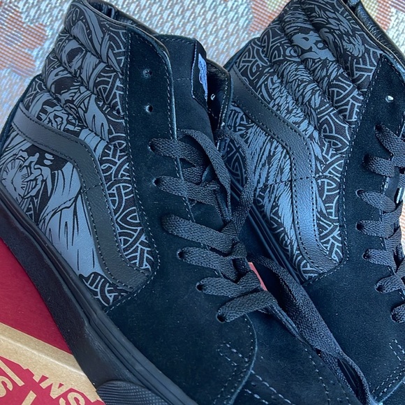 Vans Men’s Sk8-Hi
Raven Skull Black/Black
VN000TS9BKA
Sneakers - Picture 15 of 16